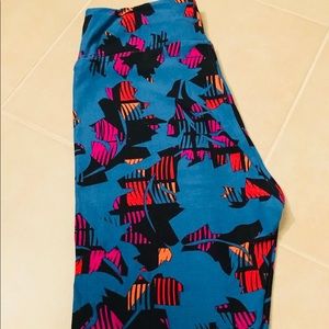 BRAND NEW : ONE SIZE LEGGINGS
